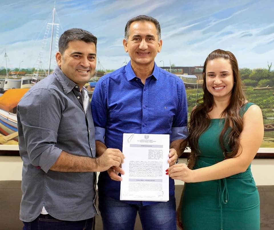 Prefeitura e Governo assinam convênio.